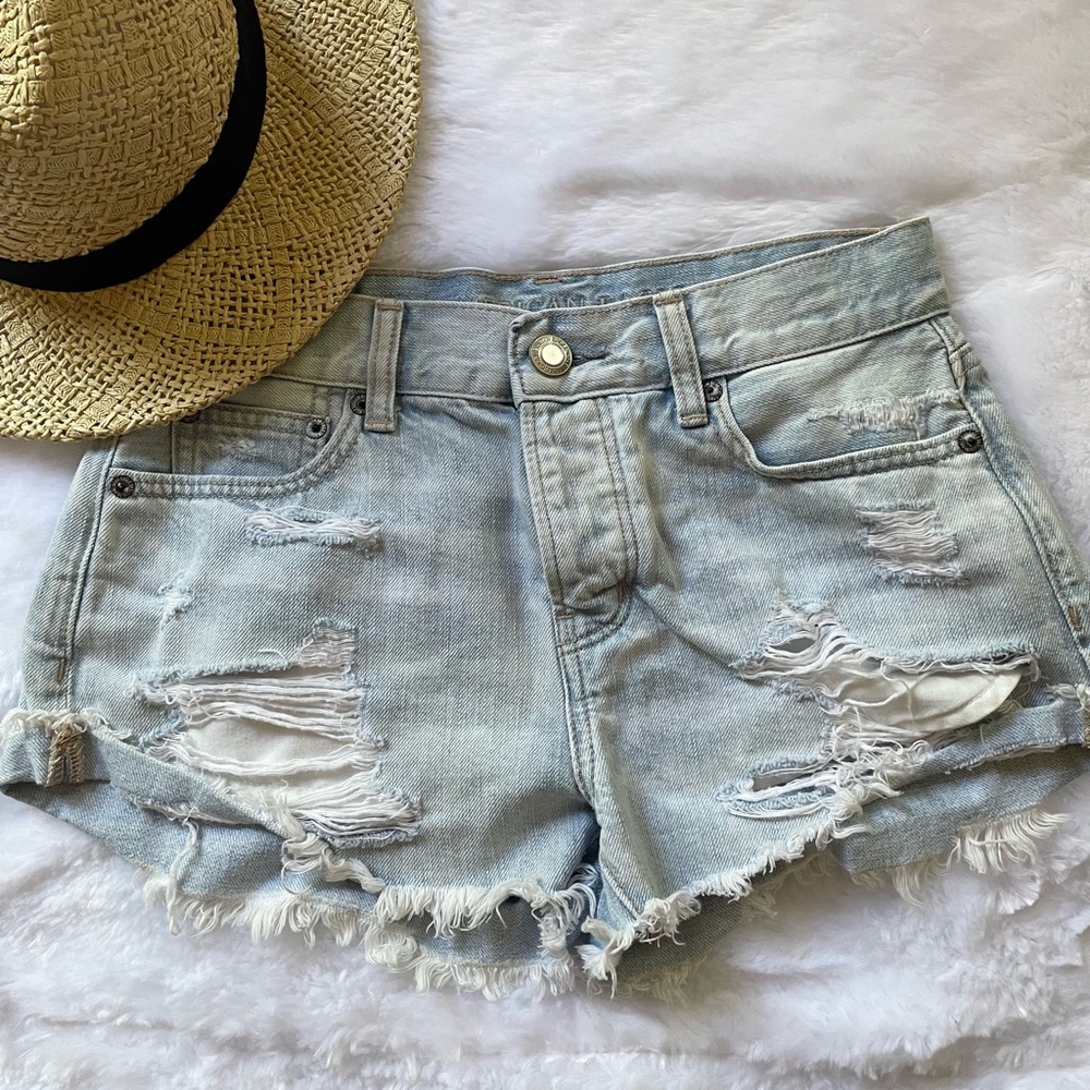 AE light wash Jean shorts